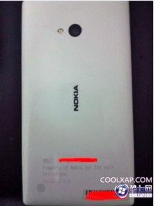 Il nuovo Nokia Lumia 820 mostrato in alcune poche foto dal vivo!