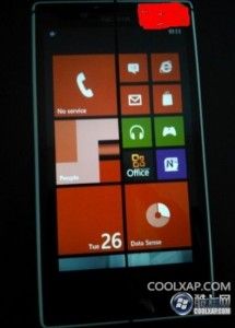 Il nuovo Nokia Lumia 820 mostrato in alcune poche foto dal vivo!