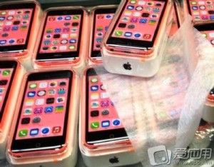 Ecco la confezione di quel che dovrebbe essere l' iPhone 5C di Apple