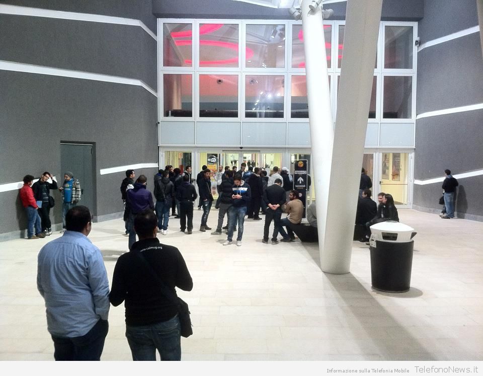 fila alle 6 del mattino apple catania