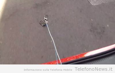 GalaxySIII ed iPhone4S trascinati da un'auto chi resterà intatto?