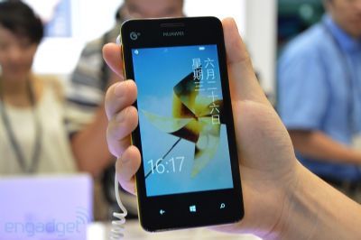Ecco l' Ascend W2 di Huawei in una prima foto ufficiale