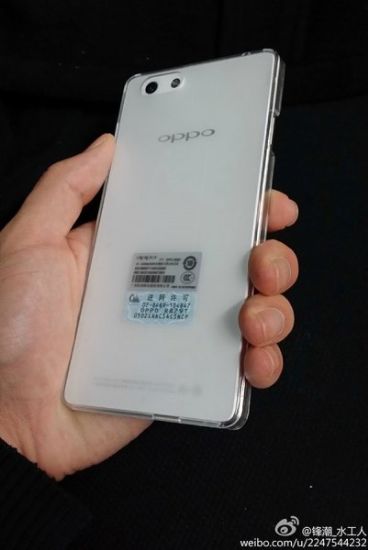 Oppo R1 appare da qualche ora in una foto ufficiale